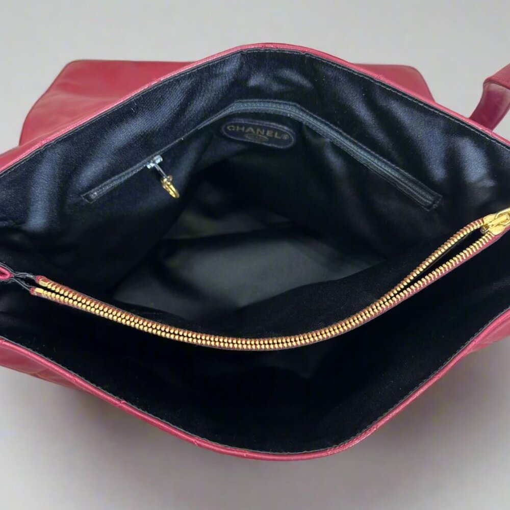 CHANEL Red CC Quilted Lambskin Crossbody/Messenger Bag - Picture 9 of 10